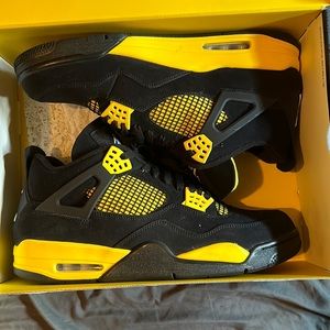 “Retro thunder” Jordan 4